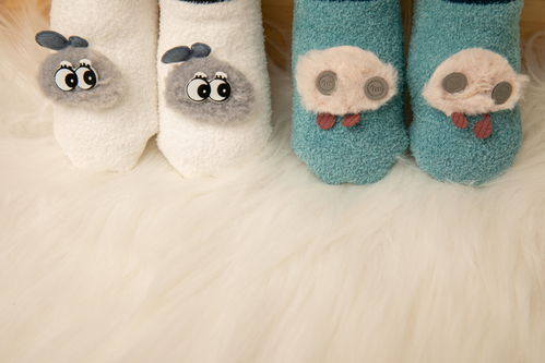 白色藍色學步襪童鞋 兒童用品攝影與海報設計的完美結合